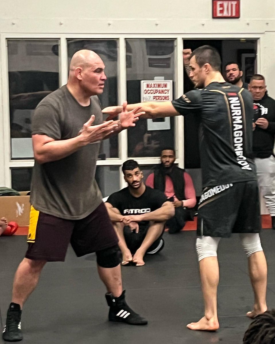 🚨| Former UFC heavyweight champ Cain Velasquez will corner Usman Nurmagomedov at #Bellator300 this weekend.

Velasquez was given permission through a court order to allow him to corner Usman on Saturday.

[per <a href="/DamonMartin/">Damon Martin</a>]

#Bellator #UFC #MMA