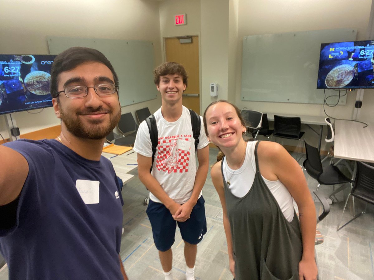 Tell us about your participation in the first-year Common Reading Experience? Our facilitators, Kaanan and Grace and a first-year student, posing for a quick pic after their discussion session.

#UmichEnginRead