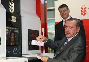 Barış Yarkadaş:

"10 sene Ziraat Bankası'nda Tayyip Erdoğan ile Abdullah Gül ile çalışan Can Akın Çağlar, şuan İmamoğlu'nun Genel Sekreteri. İmamoğlu belediyeyi ona teslim etti."