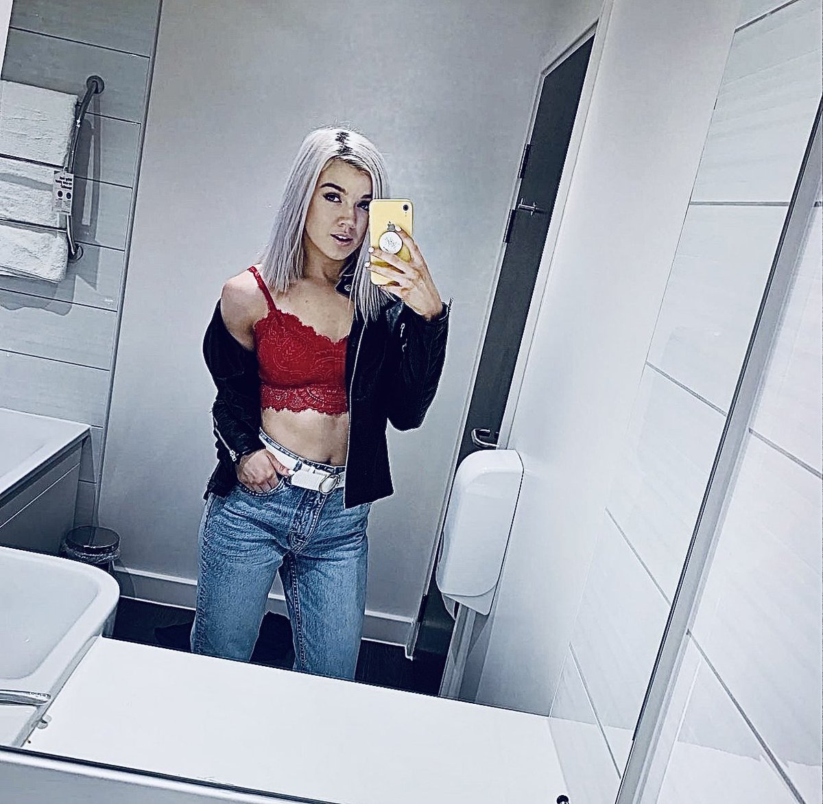 GalacticEraHT's tweet photo. Nothing like a Bathroom selfie on a Monday. Anyways time to enjoy the rest of the day. https://t.co/h5yYFMrmzB