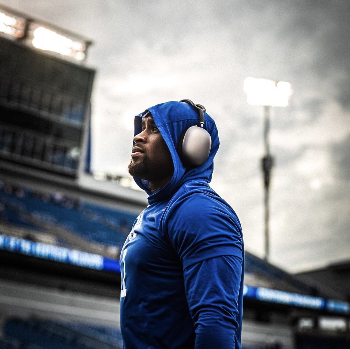 The 15 Club (@the15club_nil) on Twitter photo Ray Davis in 2023:
🔵 76 CAR
🔵 594 YDS
🔵 7.8 AVG
⚪️ 11 REC
⚪️ 146 REC YDS
⚪️ 11 Total TDS
0 FUMBLES.
Heisman 👀🤔
📸 <a href="/Ray_Davis07/">Re'Mahn Davis</a> Ray Davis in 2023:
🔵 76 CAR
🔵 594 YDS
🔵 7.8 AVG
⚪️ 11 REC
⚪️ 146 REC YDS
⚪️ 11 Total TDS
0 FUMBLES.
Heisman 👀🤔
📸 <a href="/Ray_Davis07/">Re'Mahn Davis</a>