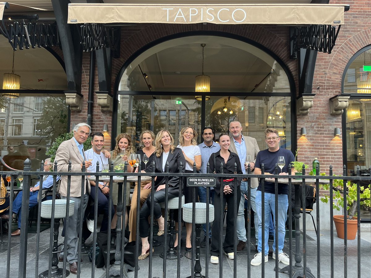 MKB_DenHaag's tweet photo. Afscheid MKB Den Haag bestuurslid // Na 4 jaar gewaardeerd lid van ons bestuur gaat @RosanGompers ons team verlaten. Vanavond bedanken we Rosan voor haar inzet, visie en inspiratie met een gezellig etentje bij Tapisco.

Lees hier meer over wat Rosan voor MKB Den Haag heeft betekend: https://t.co/Ej46F0adc3

#ondernemen #vooruitzien #vernieuwen