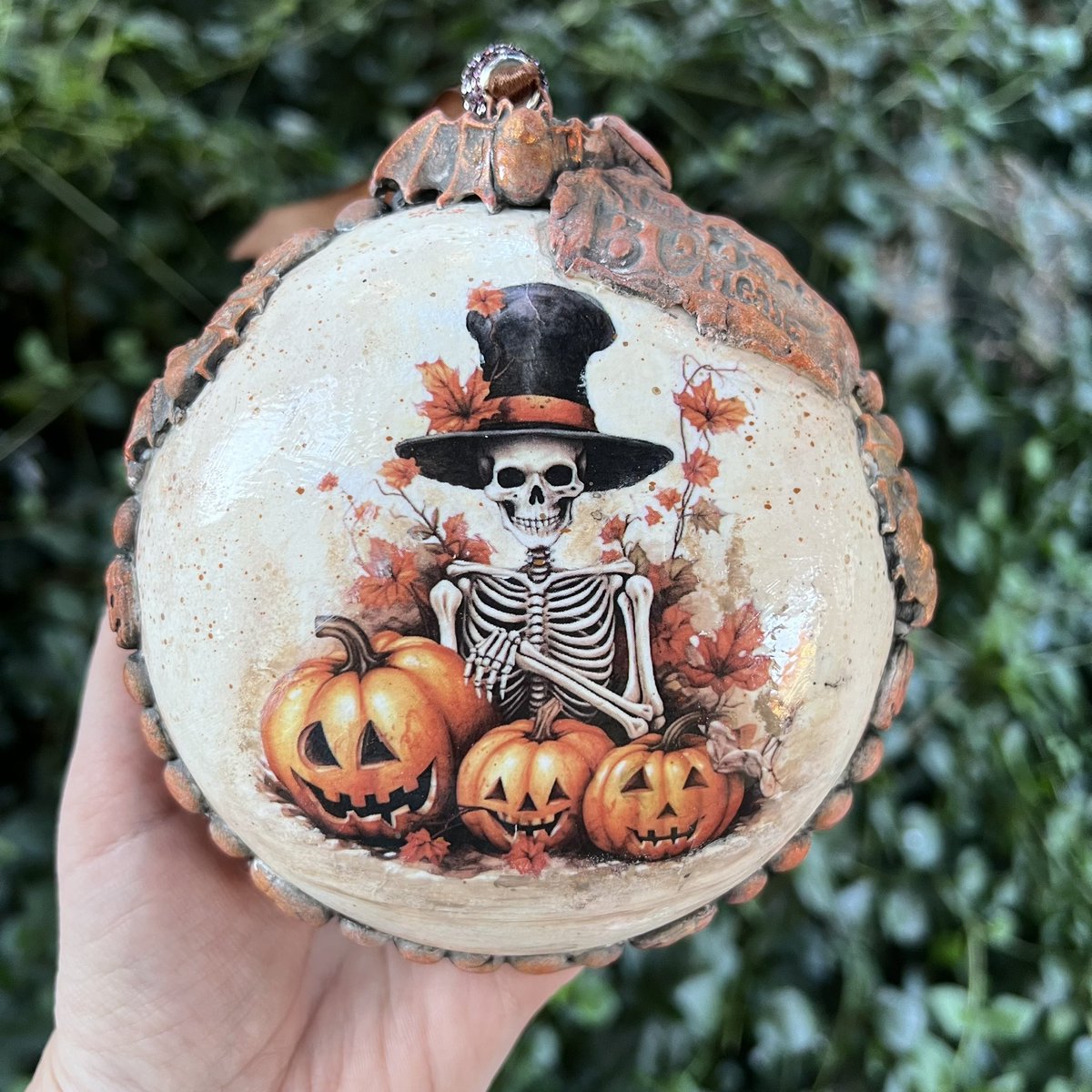 TapsikDesign's tweet image. DIY Halloween Ornaments. Halloween Skeleton Decor. Decoupage Tutorial. youtu.be/d2D8rlYtPiU?si… cez @YouTube