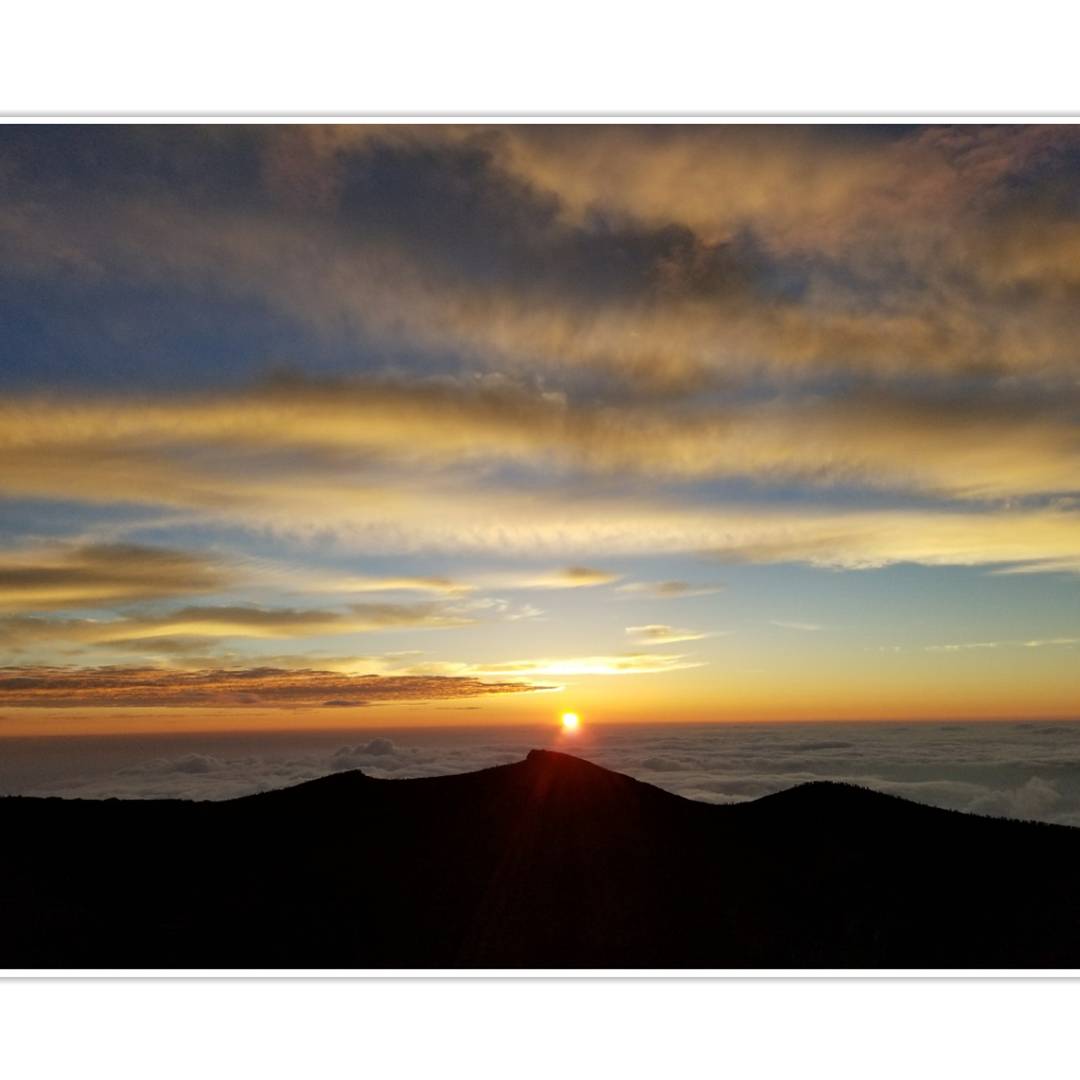 tw0101_bc's tweet photo. 10月3日
登山の日

そうだっ‼️富士山登りに行こう🗻🚶

今年はもうシーズン終わり👐

#登山の日
#富士山 https://t.co/mXSh1MaAyg