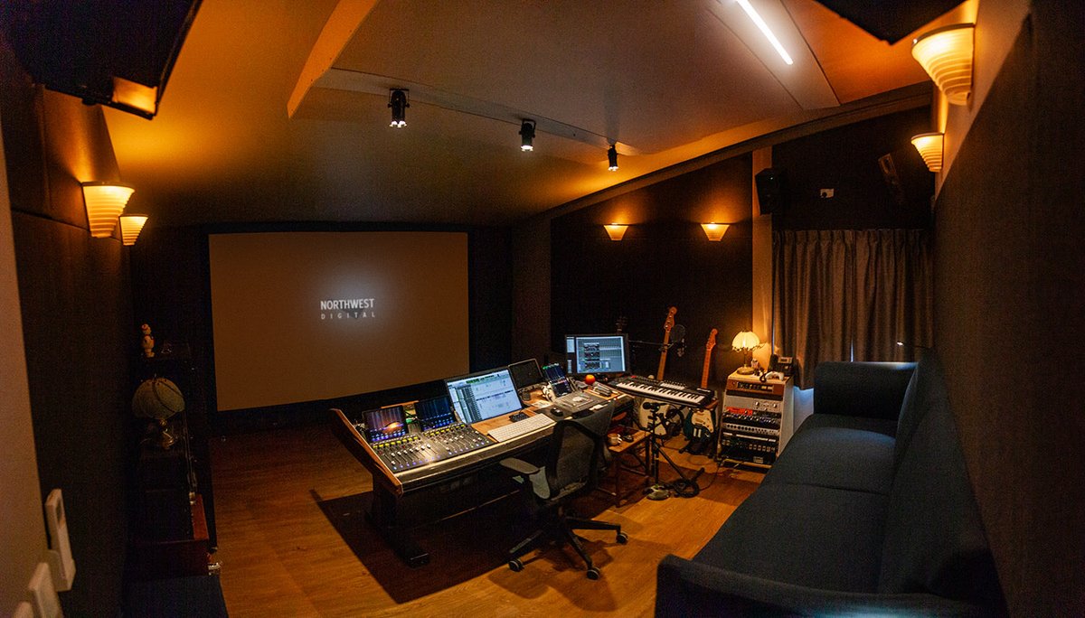 nwdignz's tweet photo. The new studio up and running 🤓 (The last one got flooded earlier this year) https://t.co/lQZNn3fU78