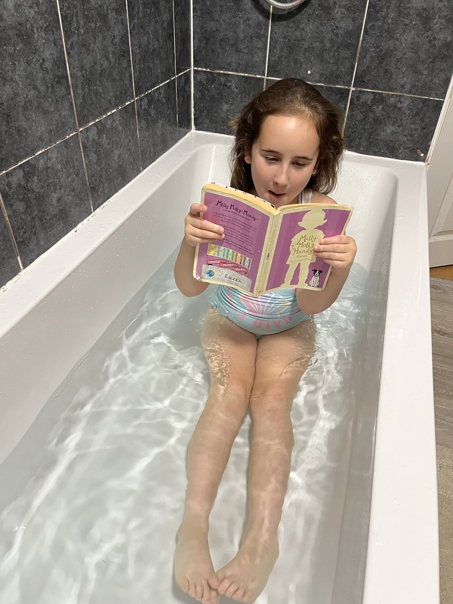 lauradr73125367's tweet photo. @priory_primary Eliza completed this week’s challenge reading in the bath 😄 https://t.co/bApcVSIDs7