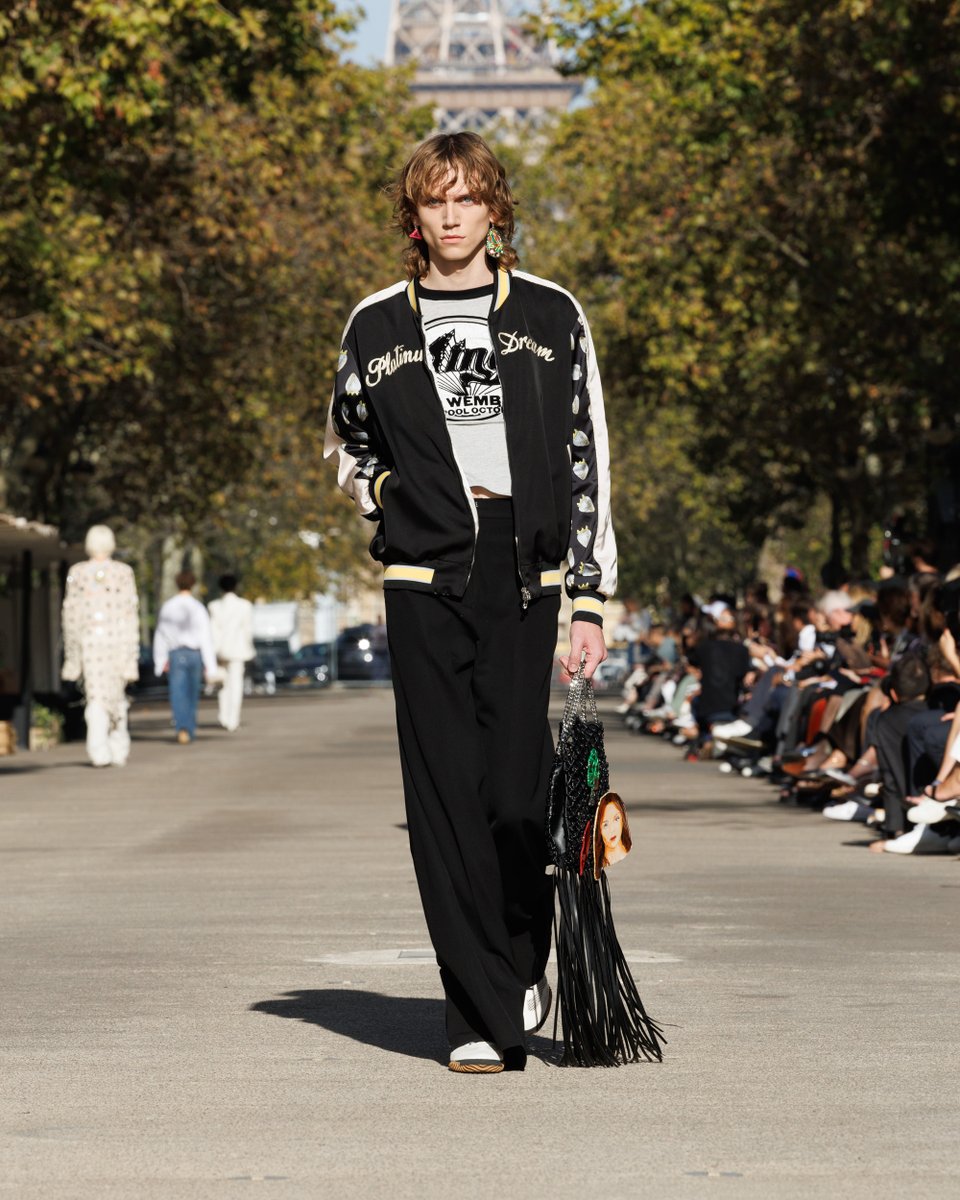 STELLA'S SUSTAINABLE MARKET: The world's first luxury garments