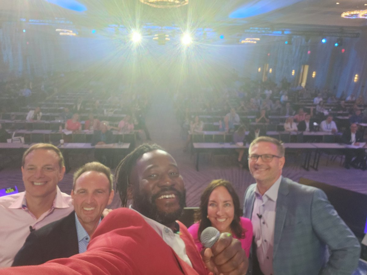 Our Nitrogenouses taking an epic selfie at #fisummit