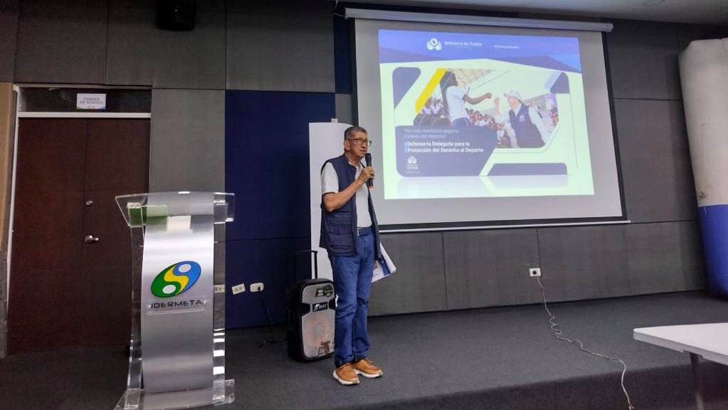 DefensoriaCol's tweet photo. 1/2 Nuestra #RegionalMeta, con el apoyo de #DelegadaDeporte, realizó con éxito el “Taller para la Convivencia en el Fútbol”, que contó con la participación de la barra @BandaIndomable, @PoliciaColombia e integrantes de la Comisión Local de Fútbol de Villavicencio. ⚽️🫂 https://t.co/B5nRhbm7S2
