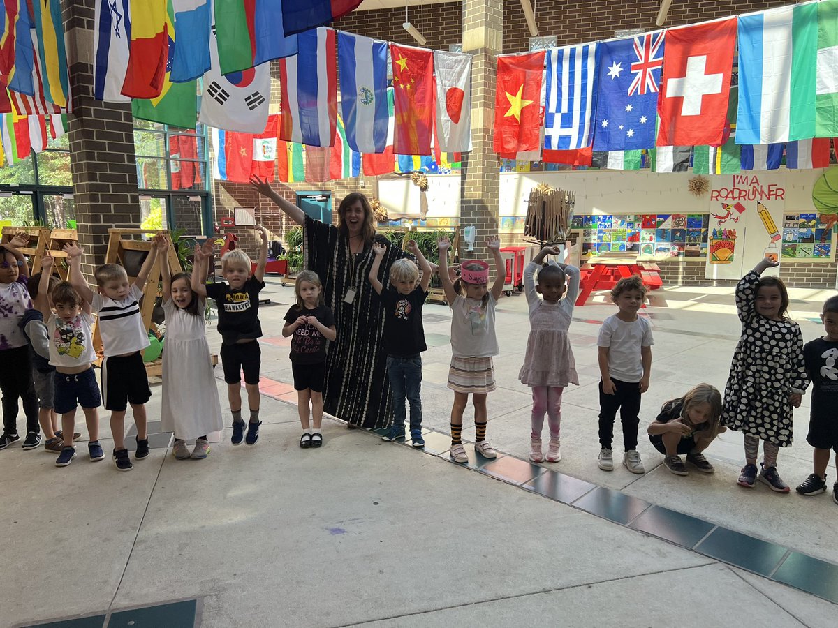 MusicwithLittle's tweet photo. B+W day with @gcappsEES class 🖤🤍 @EphesusElem https://t.co/hlMG92eRFl