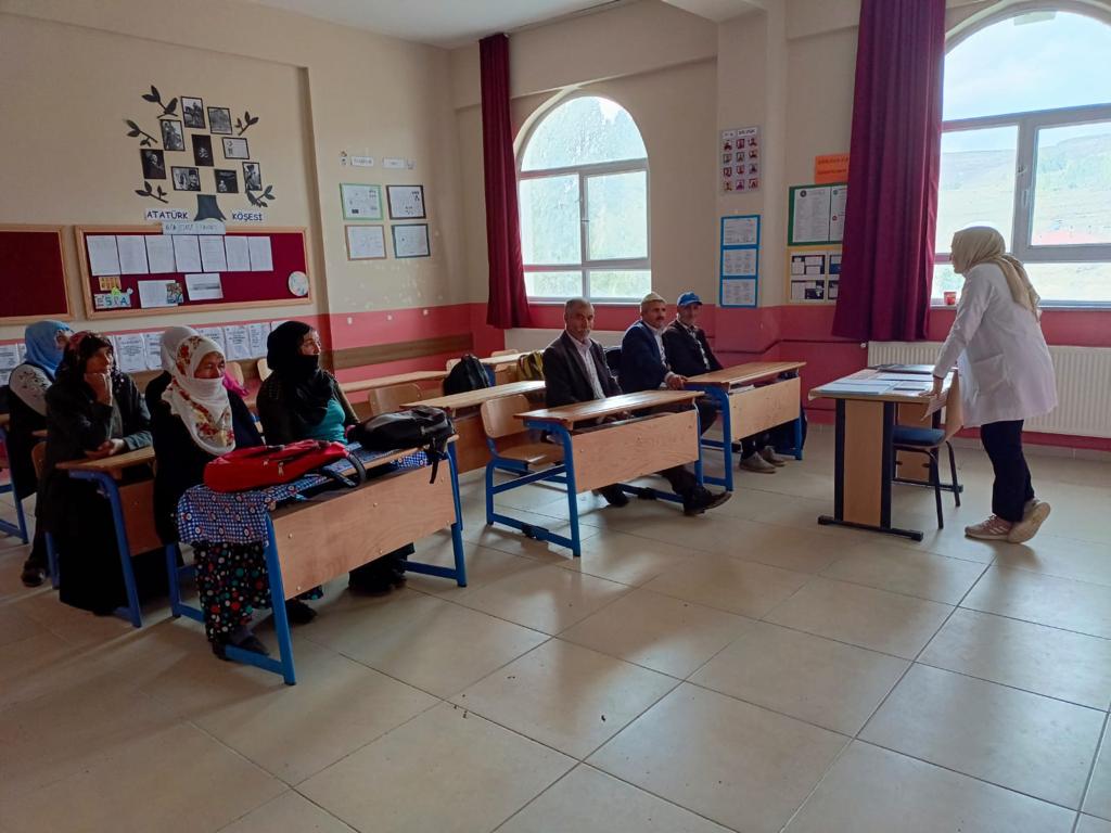Ulukentorta04's tweet photo. Okulumuzda 2023-2024 Eğitim Öğretim Yılı 1. Dönem Veli toplantılarımızı gerçekleştirdik. 
Katılımlarından dolayı tüm velilerimize teşekkür ederiz.

@tcmeb 
@miakarali 
@agrimem 
@hasan_kokrek 
@diyadinmem 
@remzi0479 
@volkanozel44 https://t.co/yDwKLkQdHd