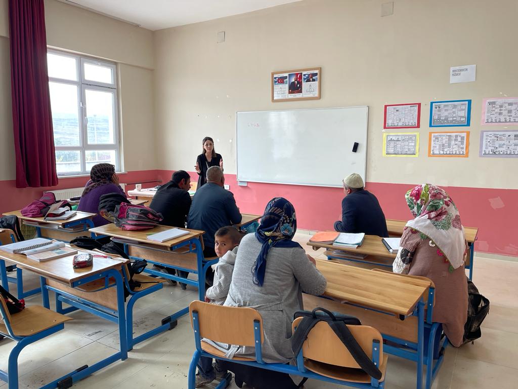 Ulukentorta04's tweet photo. Okulumuzda 2023-2024 Eğitim Öğretim Yılı 1. Dönem Veli toplantılarımızı gerçekleştirdik. 
Katılımlarından dolayı tüm velilerimize teşekkür ederiz.

@tcmeb 
@miakarali 
@agrimem 
@hasan_kokrek 
@diyadinmem 
@remzi0479 
@volkanozel44 https://t.co/yDwKLkQdHd