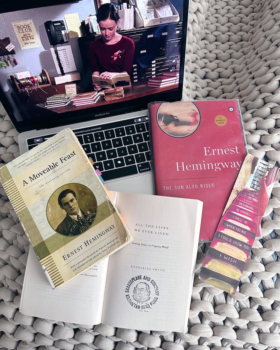 ClubGilmore's tweet photo. How much time do you usually spend reading in a week? I try to read a little in the morning and some at night. And I usually listen to an audiobook during my walks or commute, plus some time when reading whatever book I'm reviewing that week. 

Want to fit more reading into your https://t.co/h1akD5VCxz