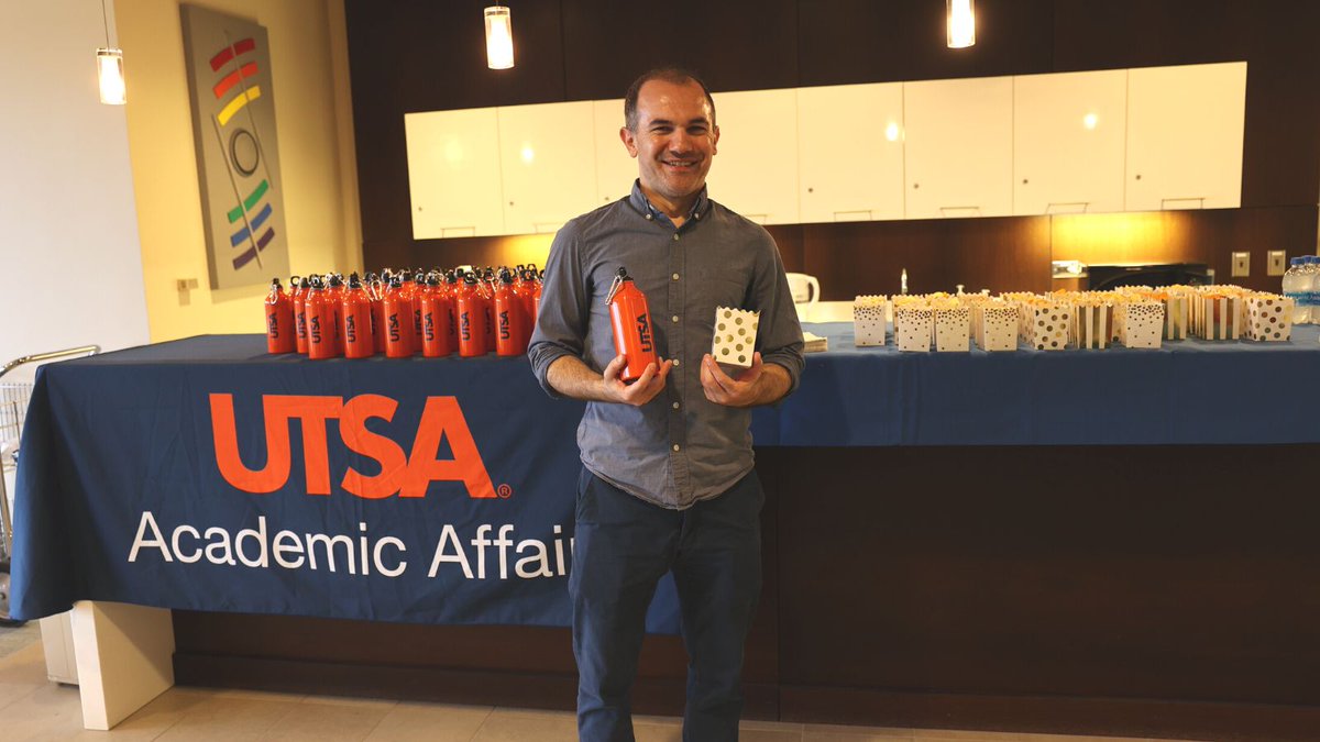 We had a great time this morning at the Open House marking the start of Faculty Appreciation Week! Thank you, Faculty Success, for organizing this fun event. We can’t wait for all the activities this week: buff.ly/3Q2JxeR

#UTSA #UTSAFaculty #FacultyAppreciationWeek