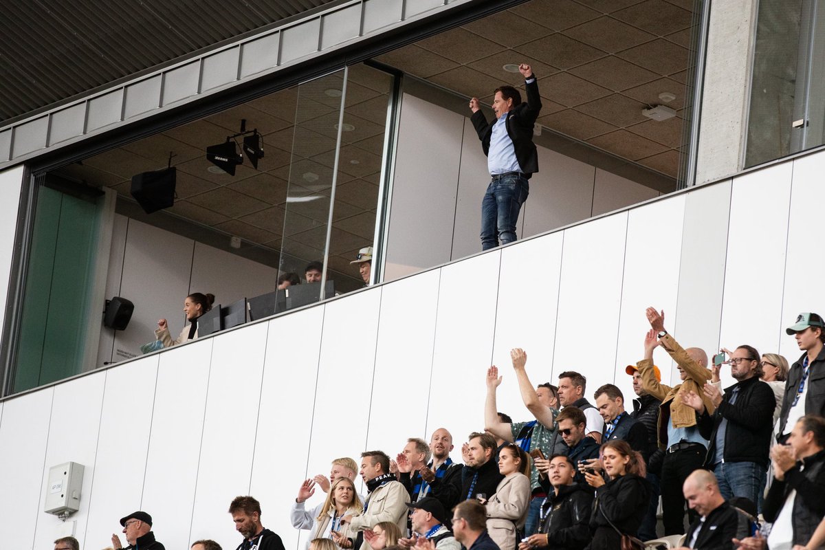 siriusfotboll's tweet photo. Euforin!!! https://t.co/UF8ErJY63J
