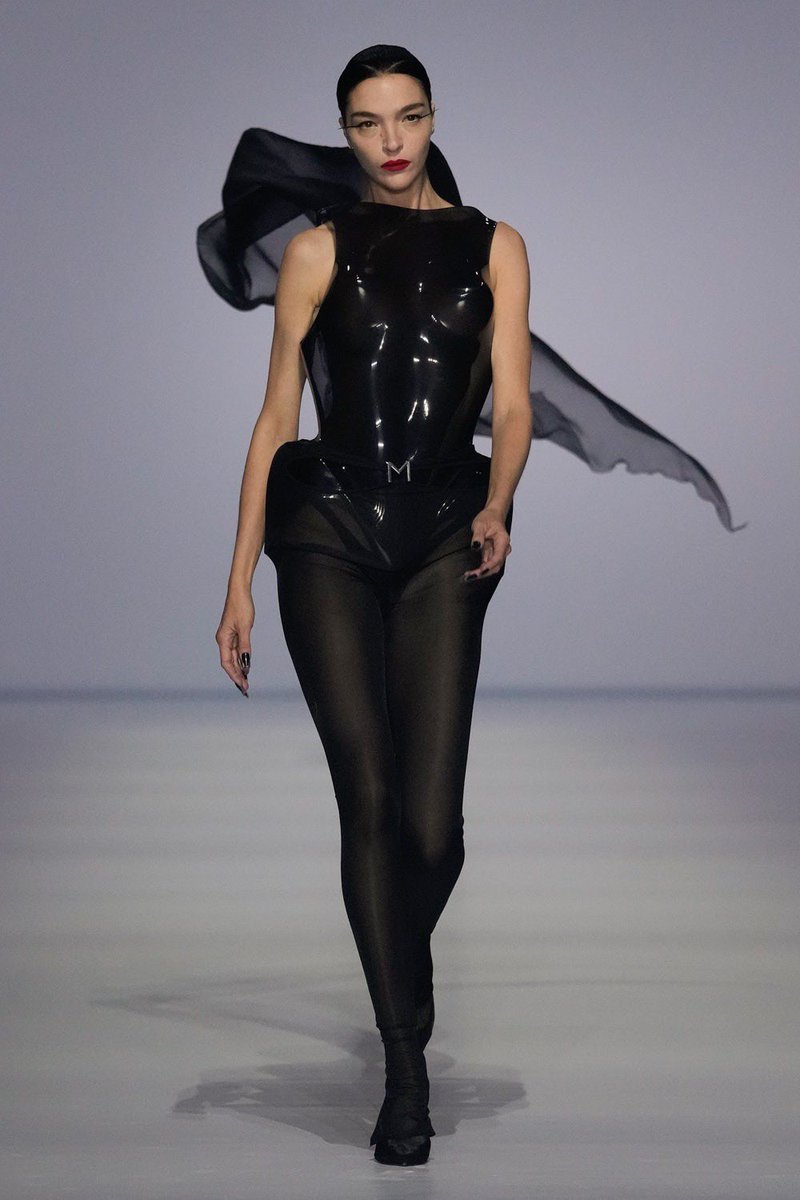 jacquemusx's tweet photo. Mugler SS24 ✨ https://t.co/4tIAeEijJB