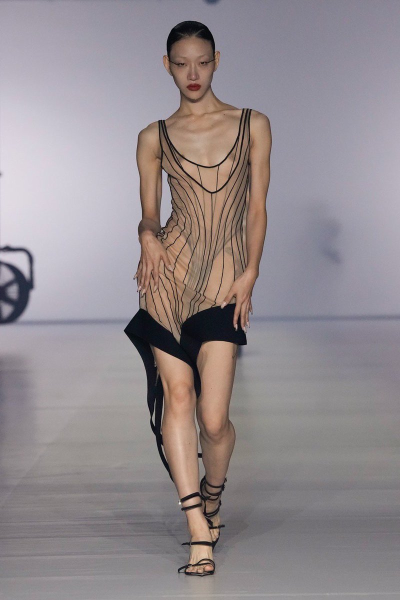 jacquemusx's tweet photo. Mugler SS24 ✨ https://t.co/4tIAeEijJB