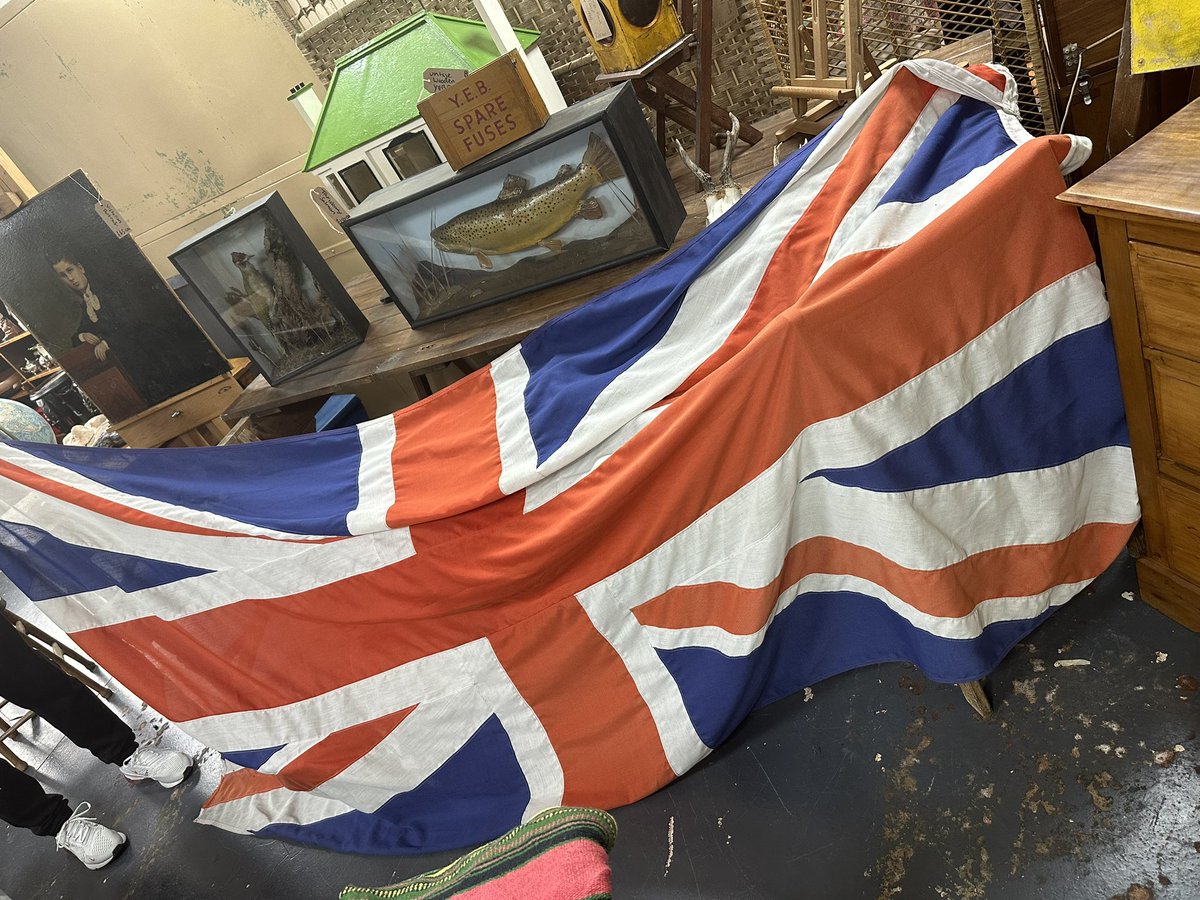 Large vintage Union Jack flag from unit 186. #unionjack #flag #unionjackflag🇬🇧 #vintageunionjack #astraantiquescentre #hemswell #lincolnshire