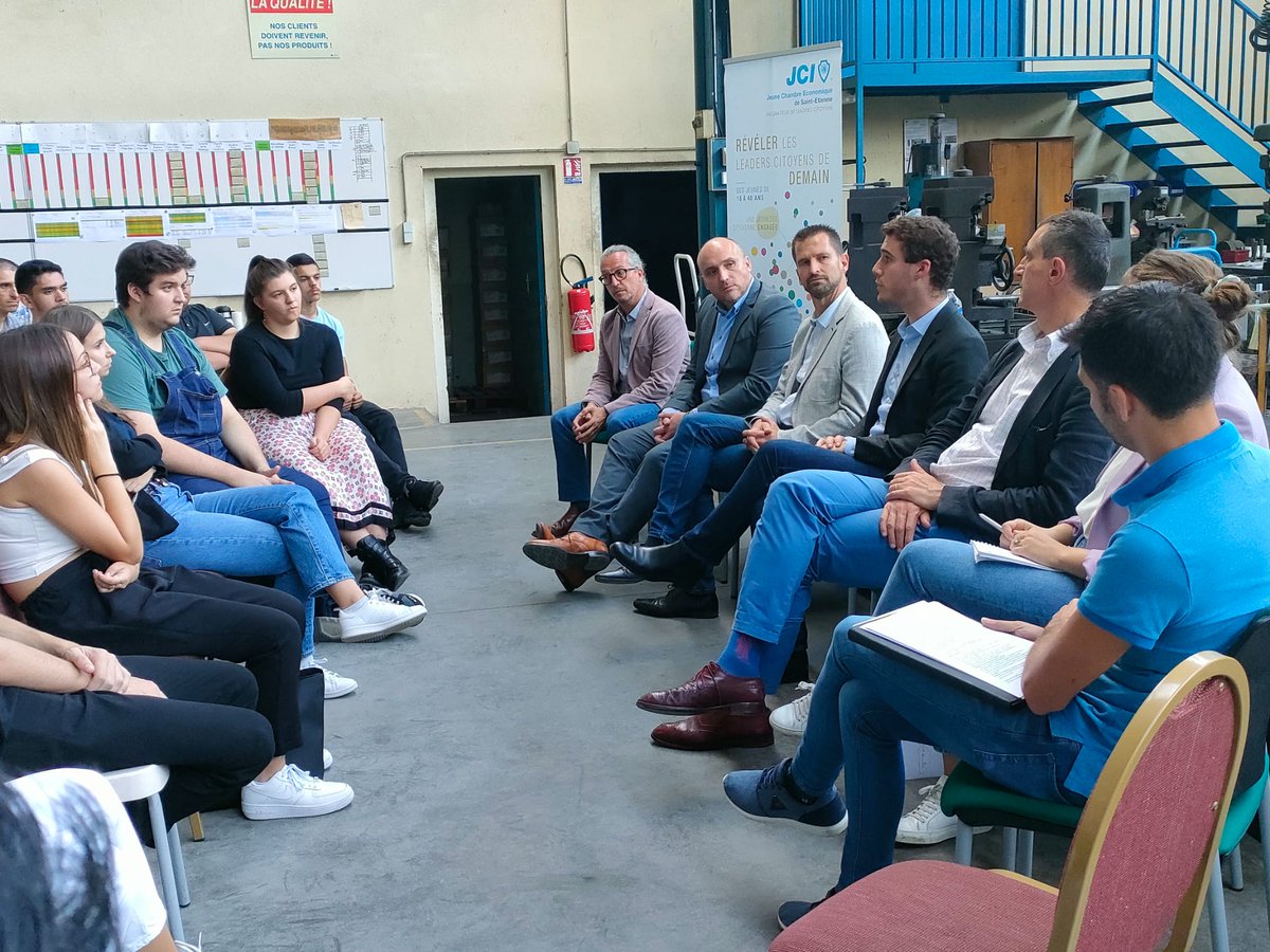 La JCE a réuni le député LOIRE 1ère circonscription, <a href="/qbataillon/">Quentin Bataillon</a> , les entreprises @VerneyCarron_SA , <a href="/serenicity_FR/">Serenicity</a>  , <a href="/enedis/">Enedis</a>   et 40 jeunes issus de <a href="/IUTsaintetienne/">IUT de Saint-Etienne</a> , LA SALLE et <a href="/TelecomStE/">Télécom Saint-Étienne</a>  autour de la thématique de LA LOI LPM 2024-2030.
#débat #loire #jce #jeunes #armée