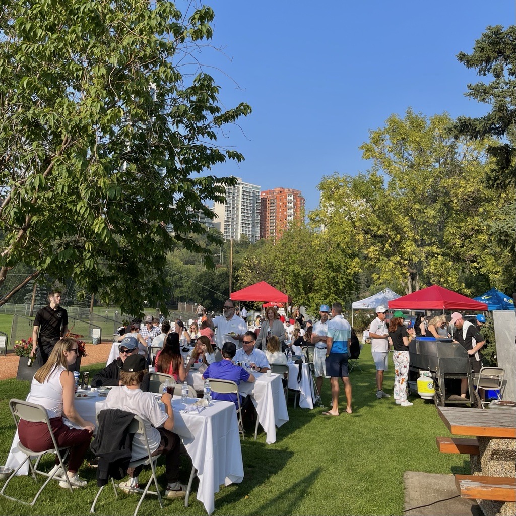 lloydsadd's tweet photo. On August 25th, Lloyd Sadd held the 4th Drive, Dine, and Dogs and raised $20,000 for the @EdmontonHumane
Thank you for supporting Puttin' Fore Paws. Let's keep making a positive difference for our furry friends in the community. #EdmontonHumaneSociety https://t.co/NSdXQdfWD0