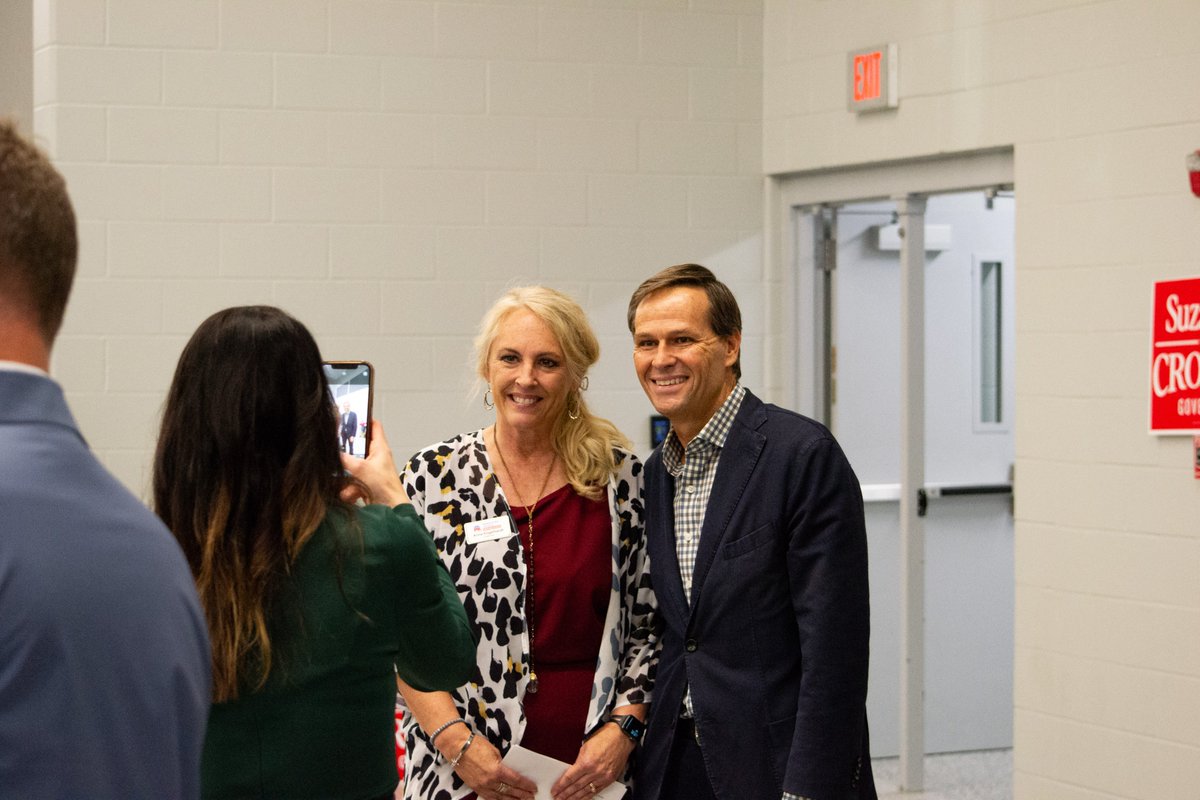 ChambersForIN's tweet photo. We've proven that with vision and focus, Indiana can do even better.

It was great to be in Danville on Friday night at the @HendricksGOP Lincoln Day Dinner, sharing how we'll bring that same drive to the governor's office and build a brighter future for every Hoosier. #TeamBrad https://t.co/klpr0erhPD