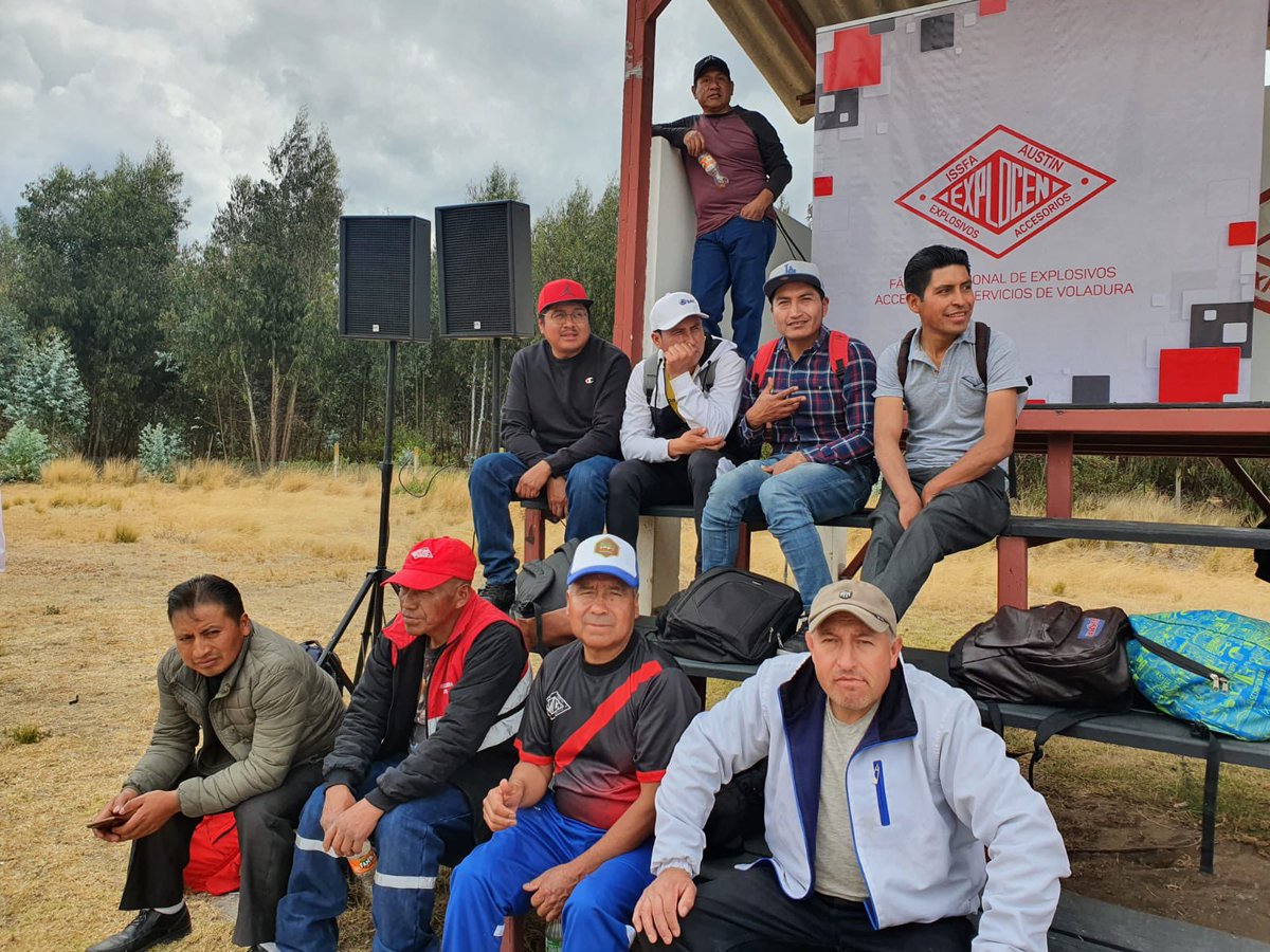 explocen's tweet photo. ⚽ Comprometidos con el cuidado de la salud y el bienestar de nuestros colaboradores; realizamos actividades deportivas y lúdicas en nuestro Dia Activo.🏀
"Energía positiva, trabajo positivo"
#deporte #explocen #salud #integración #fraternidad https://t.co/7UhUGjqvNn