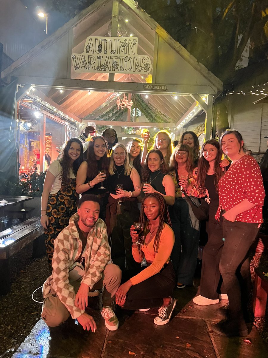 mariajohnsno's tweet image. twitter takes on ed’s album launch party 🍂🤍