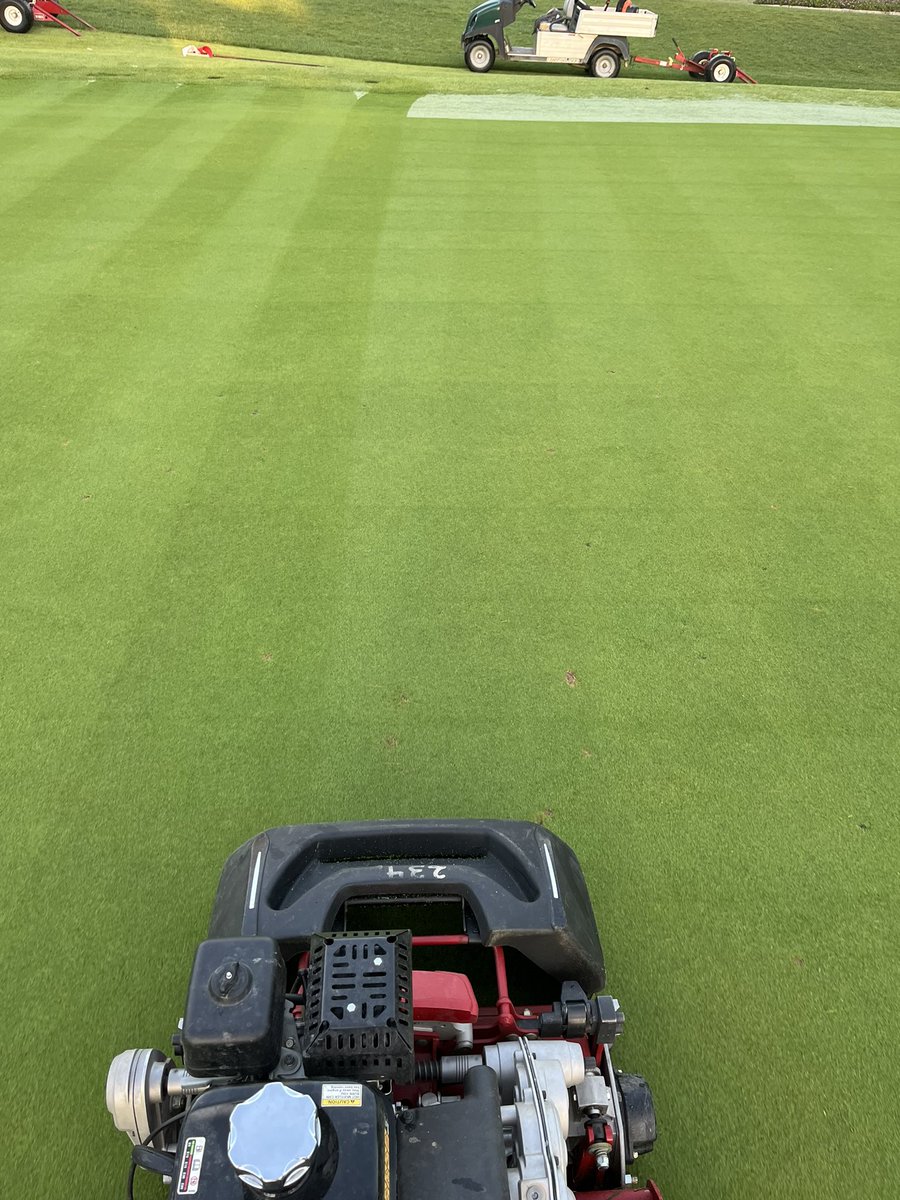 ECCSuper77's tweet photo. We kicked the week off with a cross cross double cut with our @TurfTrainer on. It takes people to to this in the fall but we were able to squeeze it in before today’s shotgun. We continue to try and tighten our new surfaces up. @T2GTurfGuy https://t.co/z3InBMxjZX