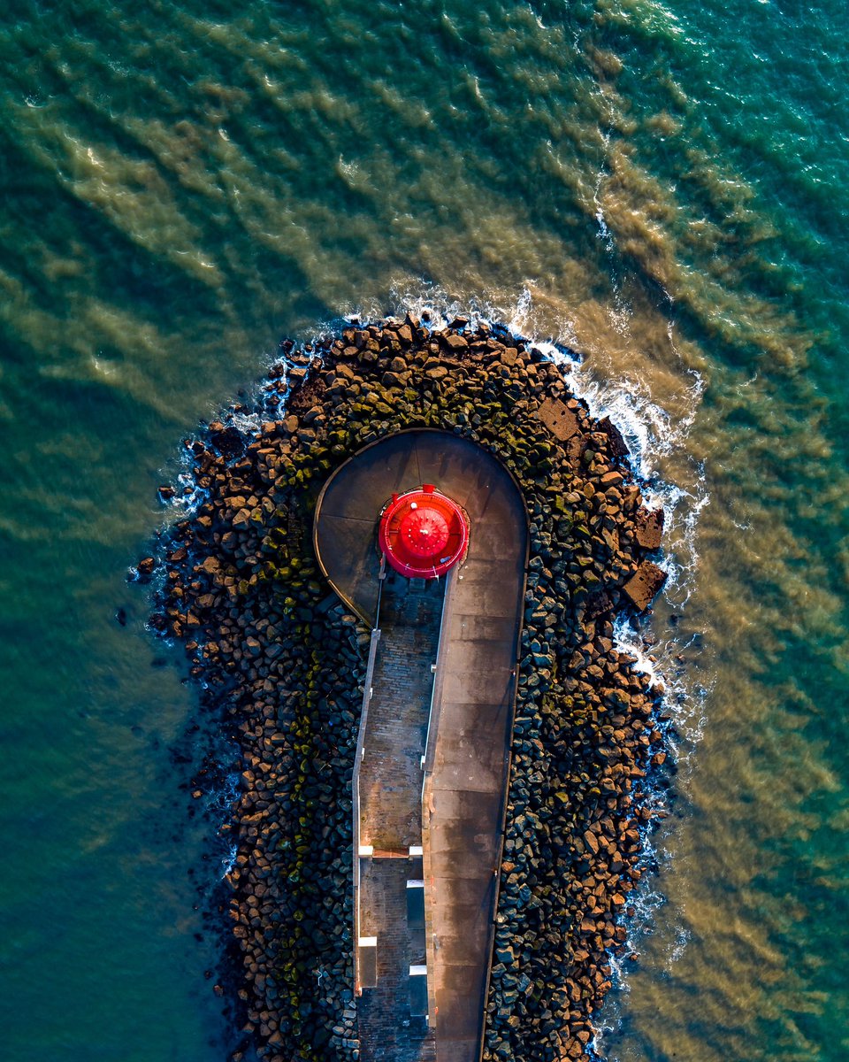 Poolbeg Lighthouse. Originally operated using candlelight 🕯️ #dublin