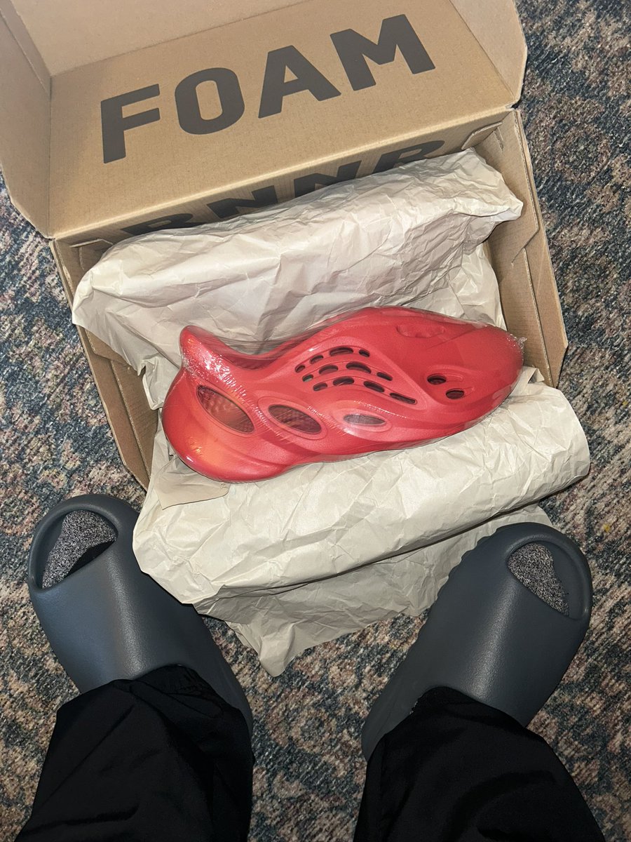 DinoStaxkzkixkz's tweet photo. @SnkrsStock All of the above #Debate2023 #adidas #yzyfoamrnnr #reinmagined1s #orangelablesbdunks #waverunners #yzy350vermillion #Pirates 💯🖤🦖🙏🏽🤾🏾♂️🫡💨 https://t.co/5AFRe3EMn5