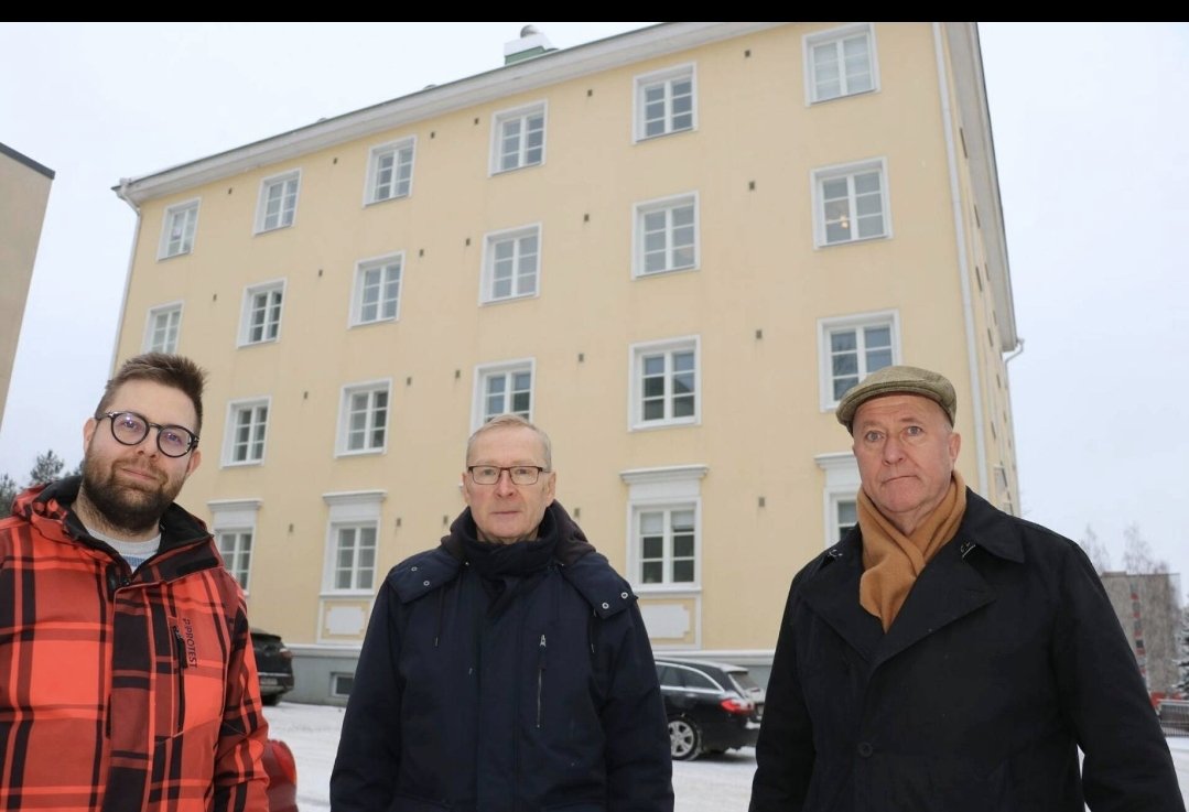 Taloyhtiö palautti 1930-luvun tyylin julkisivuunsa – Asuntojen arvo ja energiatehokkuus nousivat pikkuruutuisilla ikkunoilla.

Vanhassa rakennuskannassa on tehty vuosikymmenten varrella muutoksia, jotka eivät sovi talon arvoon ja arkkitehtuuriin, sanoo  kaupunkikuva-arkkitehti.