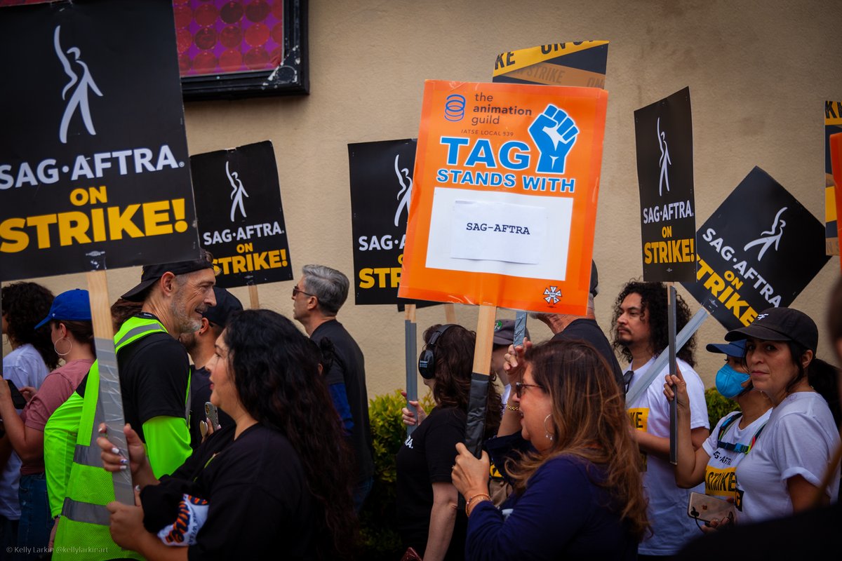 animationguild's tweet photo. Animation activists continue to support #SAG as they go into negotiations! @sagaftra https://t.co/ztOwGEFv5G
