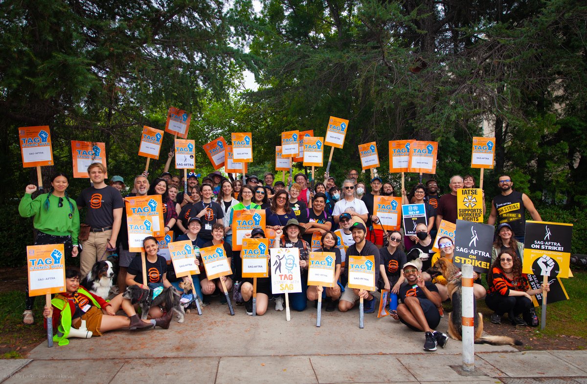 animationguild's tweet photo. Animation activists continue to support #SAG as they go into negotiations! @sagaftra https://t.co/ztOwGEFv5G