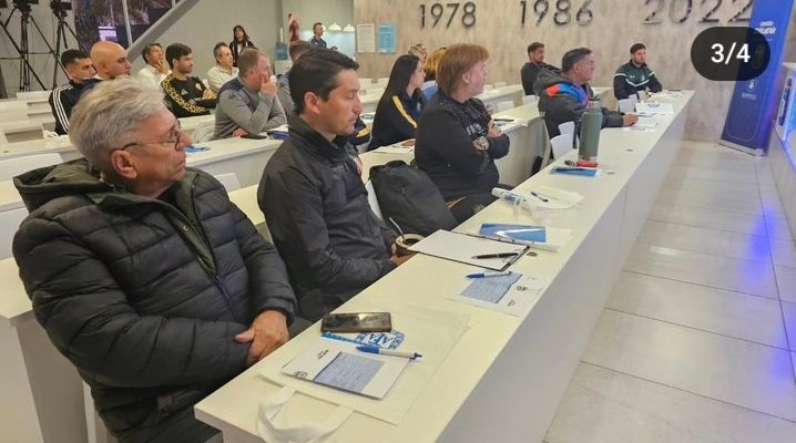juancaiorossi's tweet photo. @javipeder @patoaaaj @pericohernanp @Formativo_AFA @hl_fredes @dantemajori Cursos de  Capacitación de Conmebol Evolucion, @afa Desarrollo. https://t.co/7E5nA4uB8B