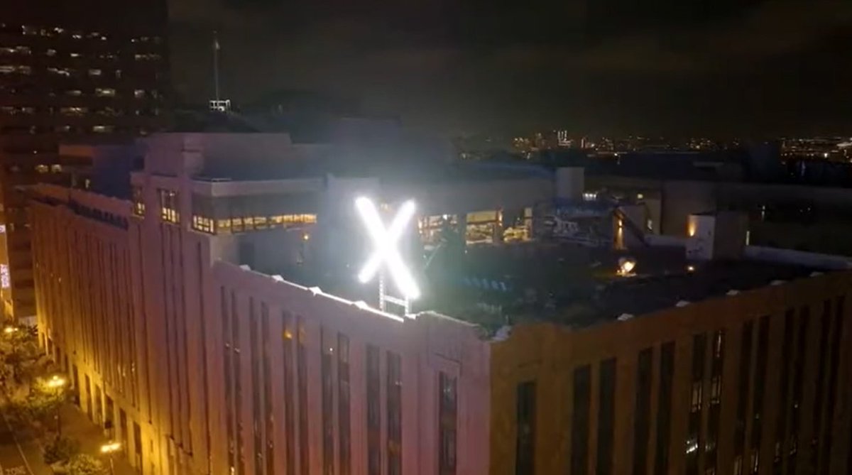 xDaily's tweet photo. NEWS: A company named "X Social Media" has sued @X in a trademark dispute, in the US federal court in Florida.

This is believed to be the first such lawsuit following X's rebrand from Twitter, though companies including Meta and Microsoft hold trademarks related to the letter X. https://t.co/710fMh83ji