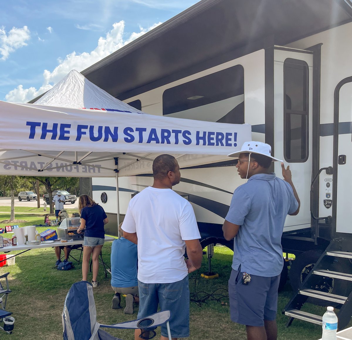 FunTownRV's tweet image. Embracing the spirit of the Dallas Cowboys at the Silver Lot 14 tailgate! 🏈✨ Thanks for adding your cheers and good vibes to the game day experience. Here&apos;s to more victories and shared moments together. Go Cowboys! 🙌💙 
#dallascowboys #nfl #cowboys #cowboysnation #dallas #dc…