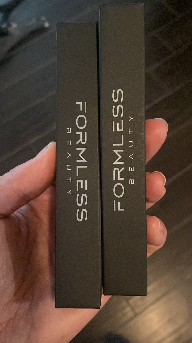 abutton97's tweet image. Guess what came today! Just in time for the #nkotbcruise2023 @JennyMcCarthy @FormlessbyJ I can’t wait to try the new mascara out. I even grabbed one for my mom.