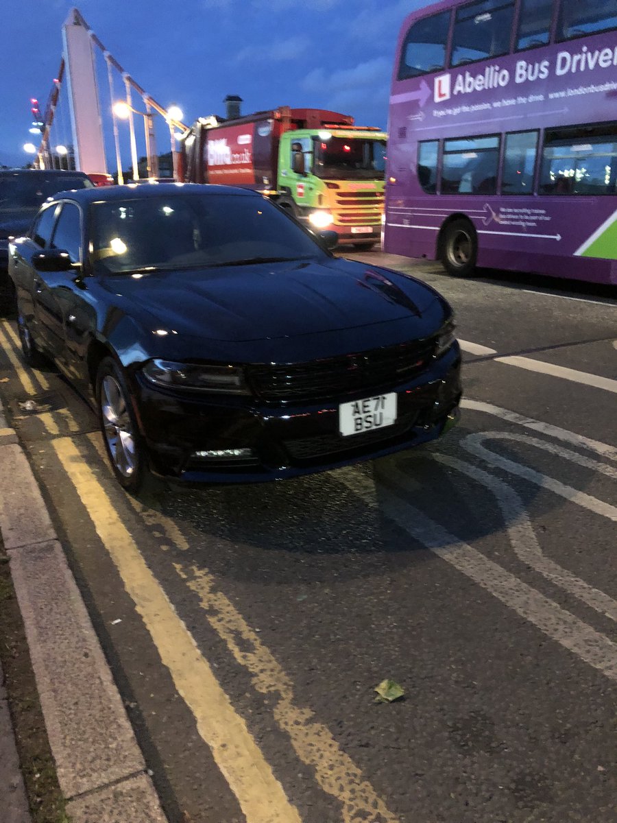 tele_text's tweet photo. @YPLAC @TfL @metpoliceuk 
Why is this allowed on Chelsea Bridge EVERY Tuesday around 7:00 pm? It’s double yellows. It’s a bus lane. Its next to the bus stop. It’s facing south in a northbound lane. It’s bloody dangerous. And there’s a car park 100 metres away in Battersea Park https://t.co/e7QN3DXGnx