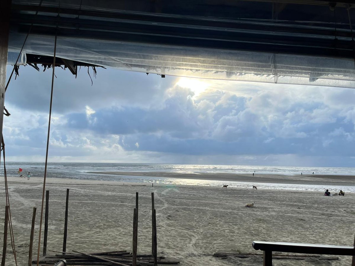 sahiljain22's tweet photo. It’s been a good 5 day break in Goa where we did nothing but read and swim. 

#pushkinpress #paulfournel #oulipo #denisjohnson #svenholm  #termush https://t.co/by80RSzb0J