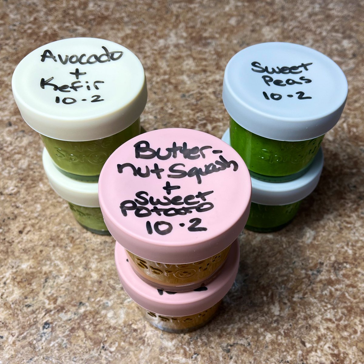 jenkovalov's tweet photo. Made all new baby food for Tiana today! π Mashed avocado + kefir, steamed butternut squash + sweet potato purΓ©e, and purΓ©ed sweet peas.
Also had a little extra for the freezer. Great way to use up those leftover Medela breastmilk storage bags.
#HomemadeBabyFood #WeeSprout https://t.co/ZeK0ZjRoW8