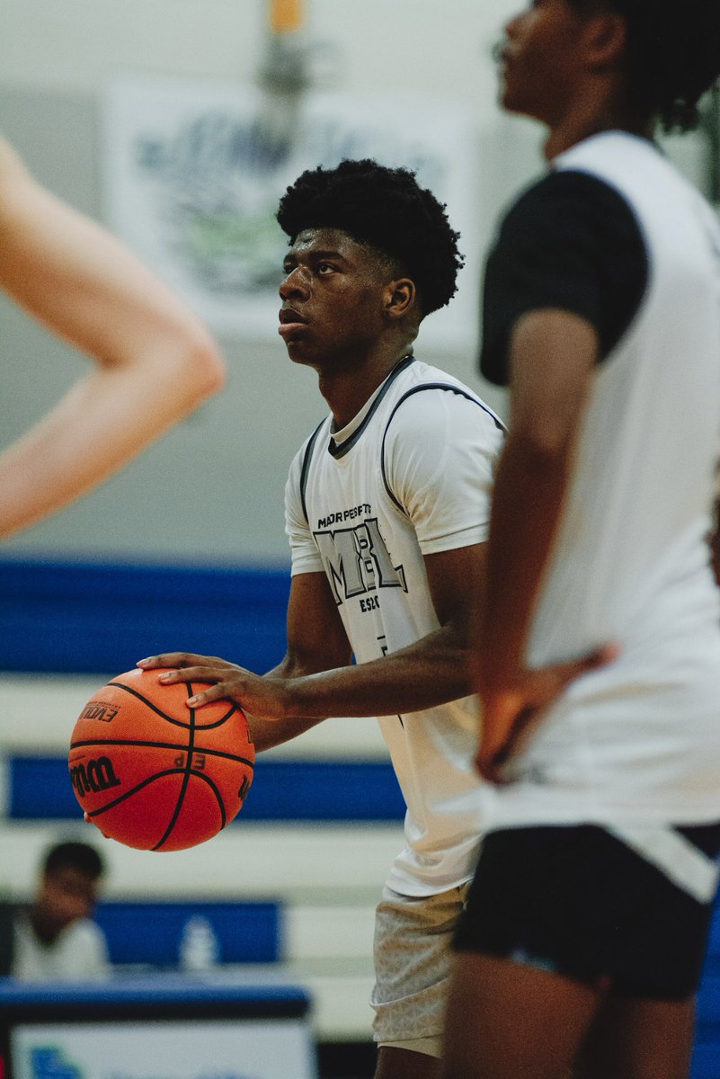 AndrewFord__'s tweet photo. Check out my highlights from the @MajorPrepSports fall league! 
Can’t wait for the season

@coachgravitt @FilegarJosiah @cameron_cates @KevinMoses38 @johnvarlas @UOrangemen @Coach_Sikes10 @NateKennedy12 @Coach_SmithTNU @CourtneyHoops90 https://t.co/yTEVV1Jita