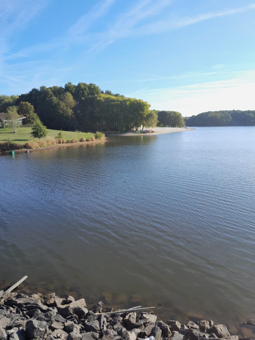 EPTBCharente's tweet photo. Afin de prolonger le soutien d'étiage du fleuve Charente l'EPTB Charente procède ce jour à une vidange partielle 💦 de la retenue secondaire de la Guerlie.
🎯 Objectif : 600 000 m3 en + dans le barrage de Lavaud pour soutenir le débit de la Charente. https://t.co/JJPjhvLtiL