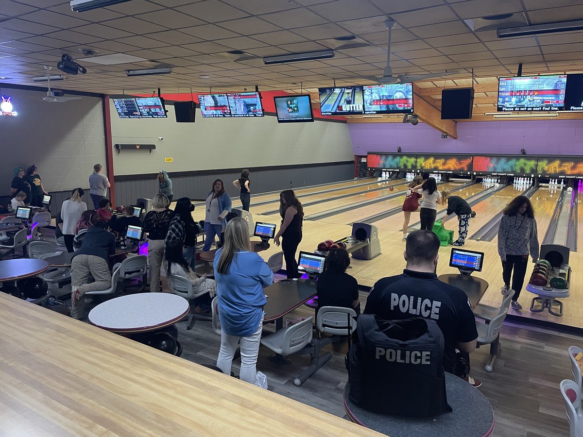 PathwaysWC's tweet photo. After a hard days work on Academics, Pathways loves to build relationships with experiential learning. Bowling is equal parts geometry and fun! #wellnessmatters #PWC https://t.co/mL9DxpvXIv