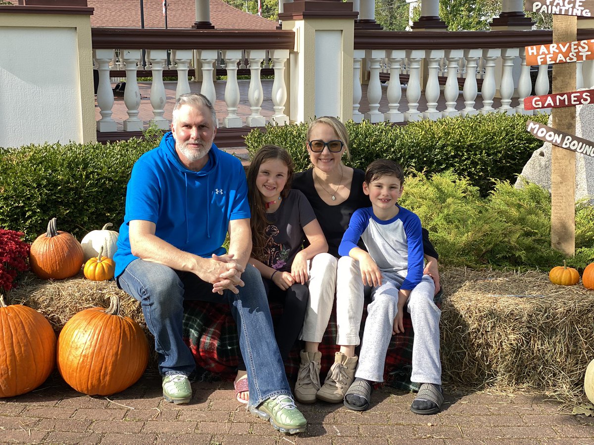 Faytene's tweet photo. Such a fun time at the Hampton Pavilion between hockey practices yesterday.🙌🏻😁

Thank you @timsomervilleteam for the music, jumpy castles, hot dogs &amp; hamburgers, apple cider, and pumpkin bowling!! So fun. Great family memories.
#hampton #hamptonnb #beautifulnewbrunswick https://t.co/0fQL1BK31D