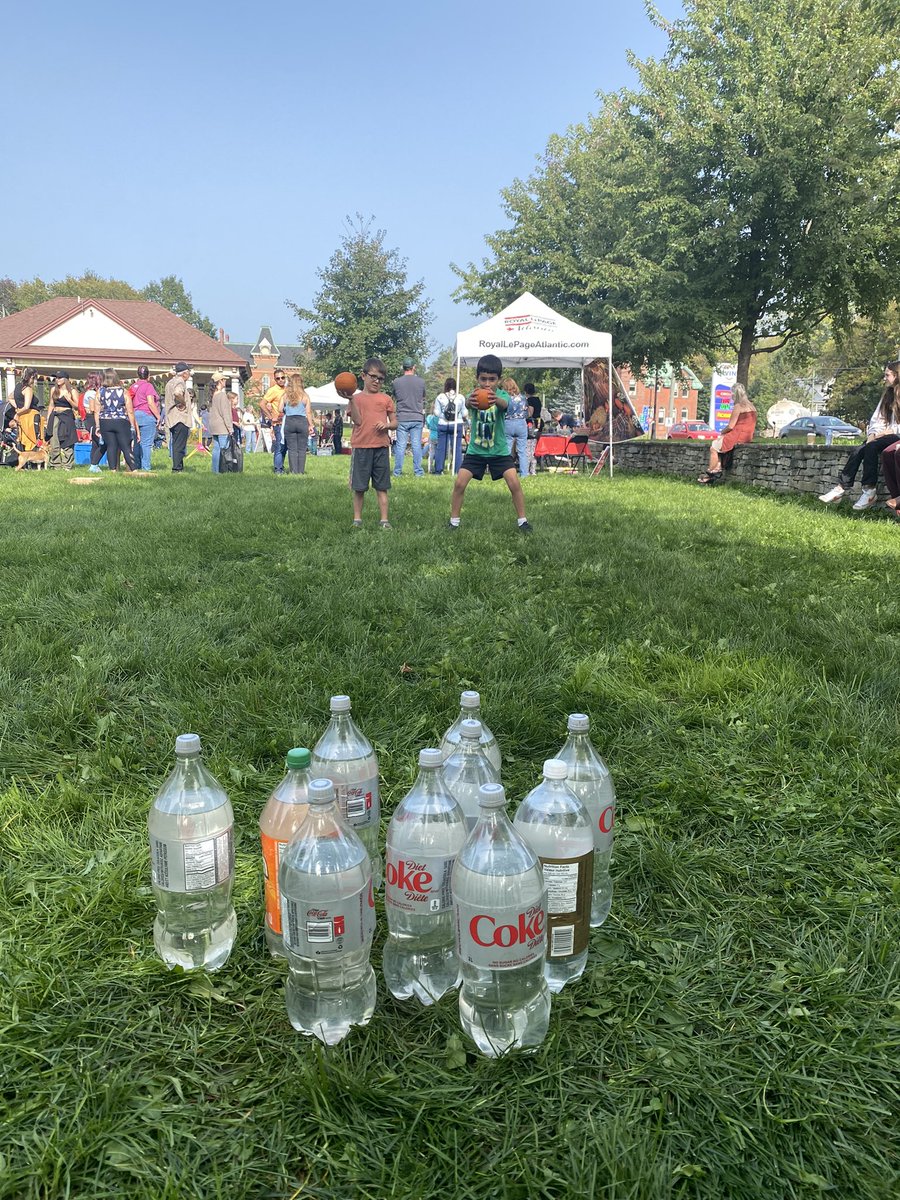 Faytene's tweet photo. Such a fun time at the Hampton Pavilion between hockey practices yesterday.🙌🏻😁

Thank you @timsomervilleteam for the music, jumpy castles, hot dogs &amp; hamburgers, apple cider, and pumpkin bowling!! So fun. Great family memories.
#hampton #hamptonnb #beautifulnewbrunswick https://t.co/0fQL1BK31D