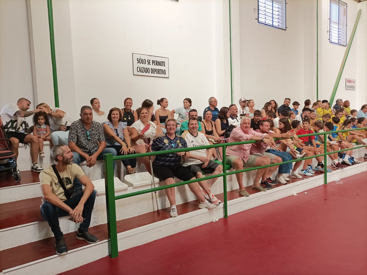 CBToxiria's tweet photo. Y sobre todo a aquellos que se pasaron a disfrutar un rato de baloncesto en las gradas. 

¡No podemos estar más felices de como ha salido el torneo! https://t.co/ImeY6LllSZ