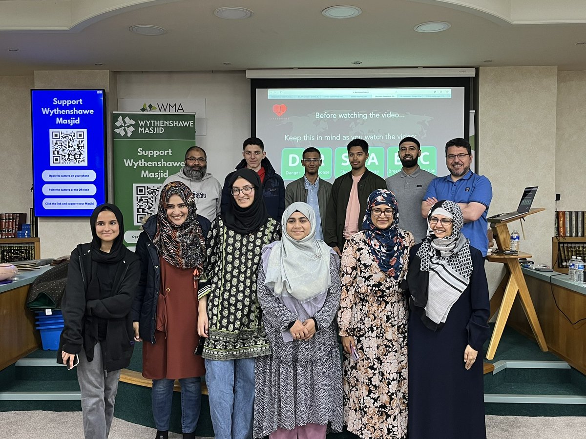 WythMuslimAssoc's tweet photo. A great Lifesavers course last Saturday at Wythenshawe Masjid, learning essential skills to help save a life.

“And whoever saves the life of one person, it is as if he has saved the whole of humankind” (Quran 5:32) https://t.co/KujrCYNmlp
