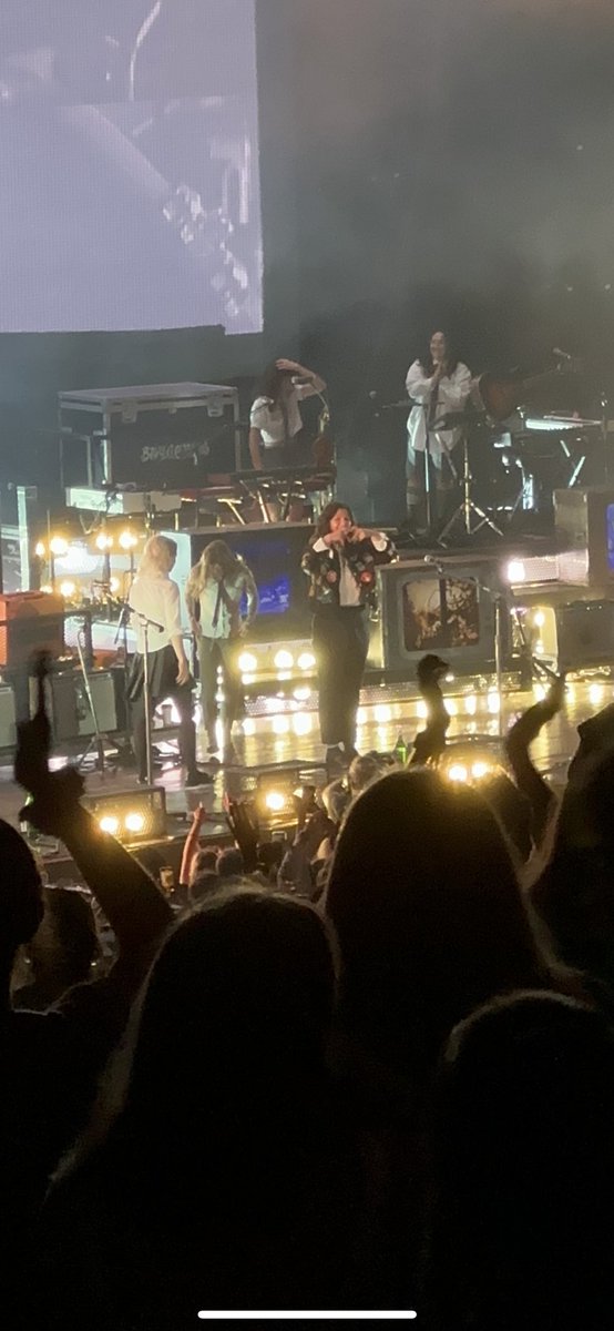 taysversion's tweet photo. look at lucy last night :( https://t.co/14UGZjMif1