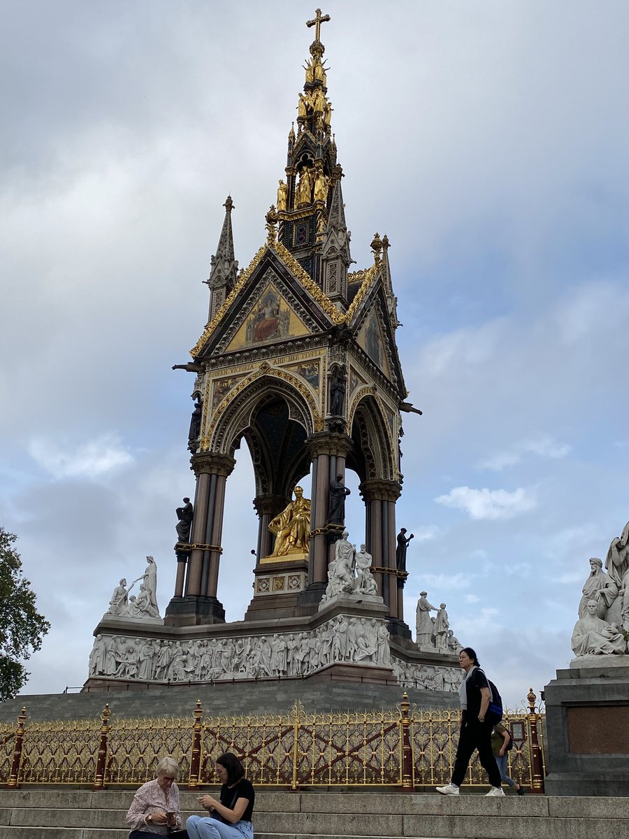 Had a great day in London at our subject community meeting. Lots of useful info to share with my team. Thanks to <a href="/CMOGeography/">Chantal MayoHollaway</a> for organising and <a href="/SteveBraceGeog/">Steve Brace</a> for an excellent presentation 🌎