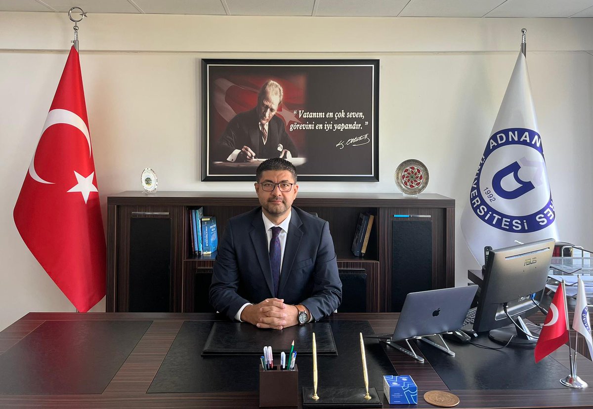 Mutluyum ve Gururluyum 😍
Aşağıdaki kişiye övgüdür bu:

2002 yılında içeri fidan boylu yakışıklı biri girdi. Saygıyla "ben Mustafa Özçağ, sizin asistanınız oldum" dedi
Yıllarca çalıştık, yayınlar yaptık
O artık,
Prof.Dr. Mustafa Özçağ ❤️
Artık eşitlendik
Hayırlı olsun hocam 🙏🙏